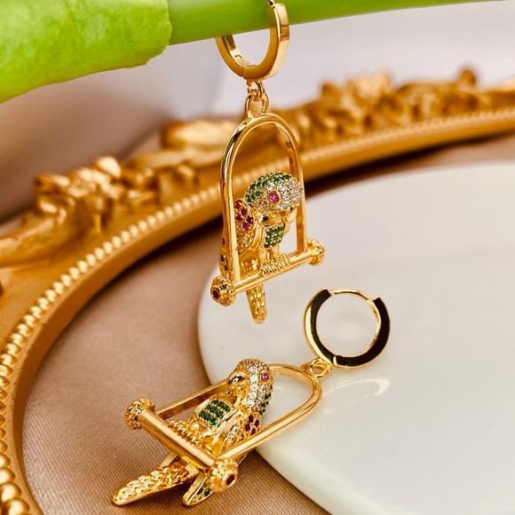 Stunning Parrots 🦜 Design Dangle Hoop Earrings in Gold - Picture 2 of 7